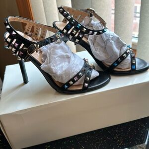 Very elegant formal hill shoo